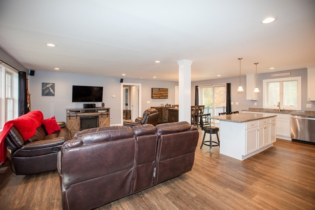 33 Rhinecliffe Road Swansea, MA 02777 - Photo 10 of 37