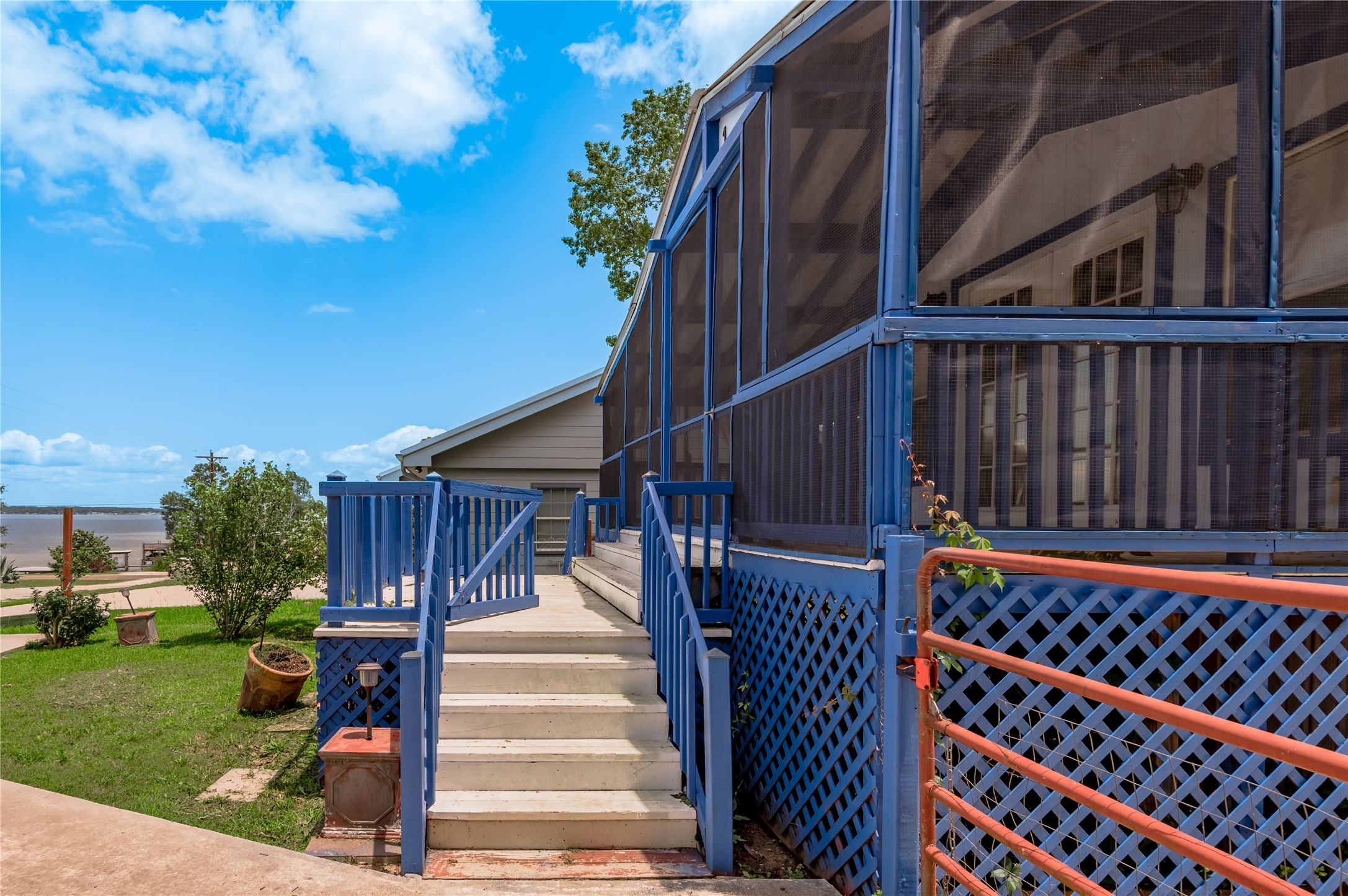 21 Oahu Court Point Blank, TX 77364 - Photo 6 of 45 Enter the deck from the yard or the driveay