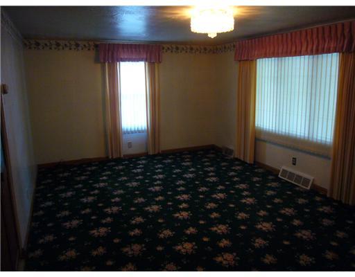 800 Whitestown Road Butler, PA 16001 - Photo 4 of 18 Living Room.