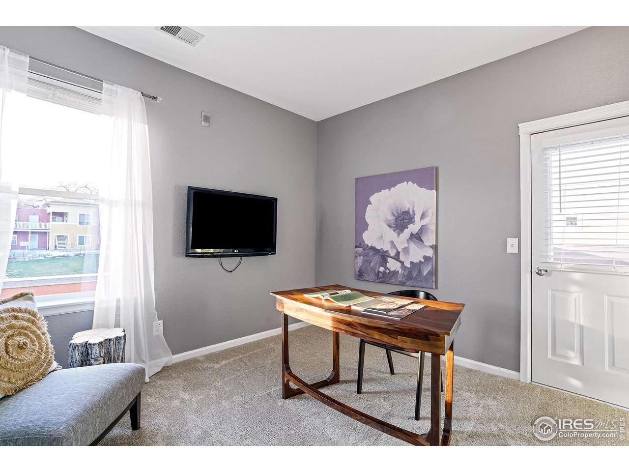 2625 Tabriz Place, Unit 21 Boulder, CO 80304 - Photo 14 of 24 a living room with furniture and a flat screen tv