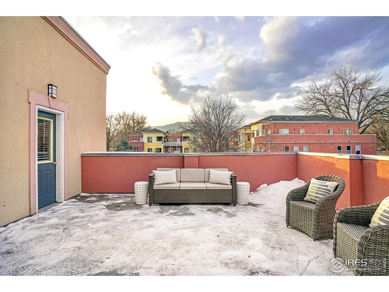 2625 Tabriz Place, Unit 21 Boulder, CO 80304 - Photo 22 of 24 a living room with furniture