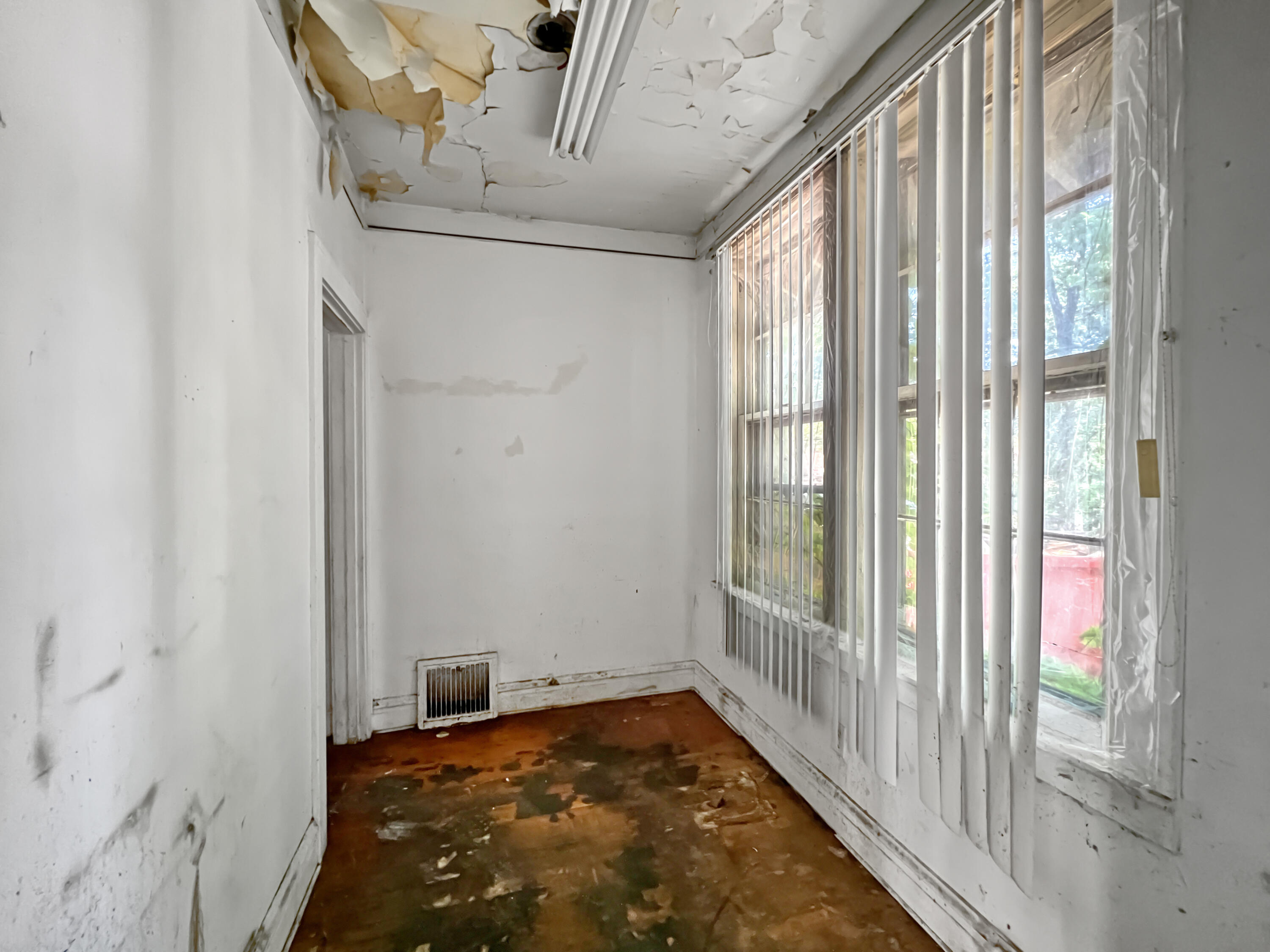 4442 Adams Street Gary, IN 46408 - Photo 9 of 13 3000x2250