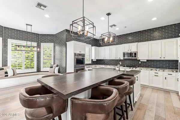 $5,850 | 326 West Loma Lane, Phoenix, AZ 85021