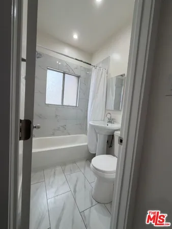 $1,395 | 738 New Hampshire Avenue, Unit 110, Los Angeles, CA 90005