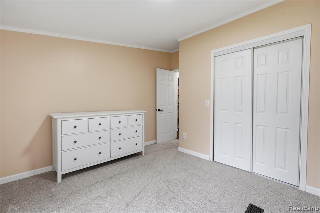 41824 Riggs Road Belleville, MI 48111 - Photo 14 of 28 Gallery Image 14