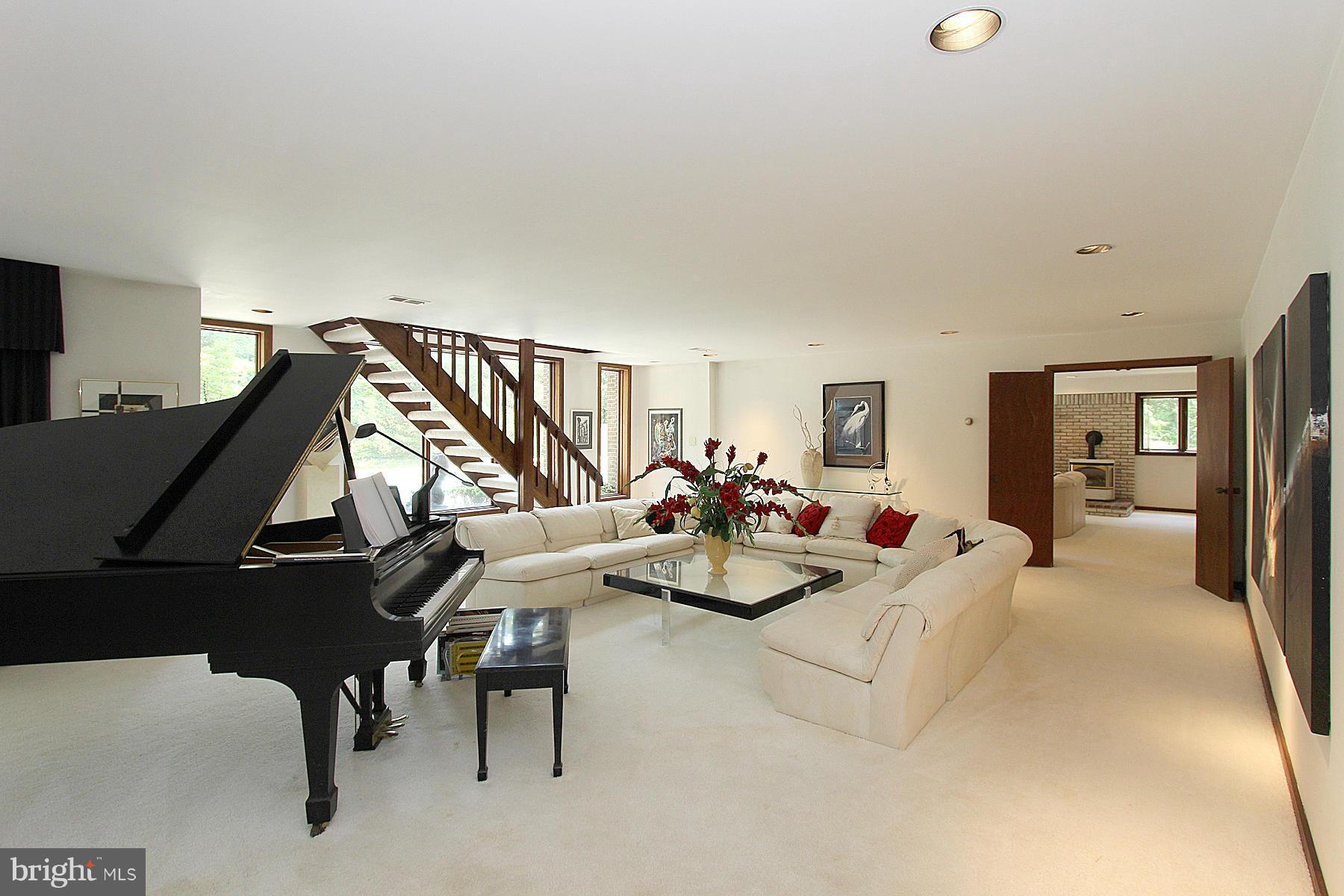 8823 Brook Road McLean, VA 22102 - Photo 12 of 30 Living Room