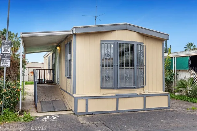 a view of a house with a small yard