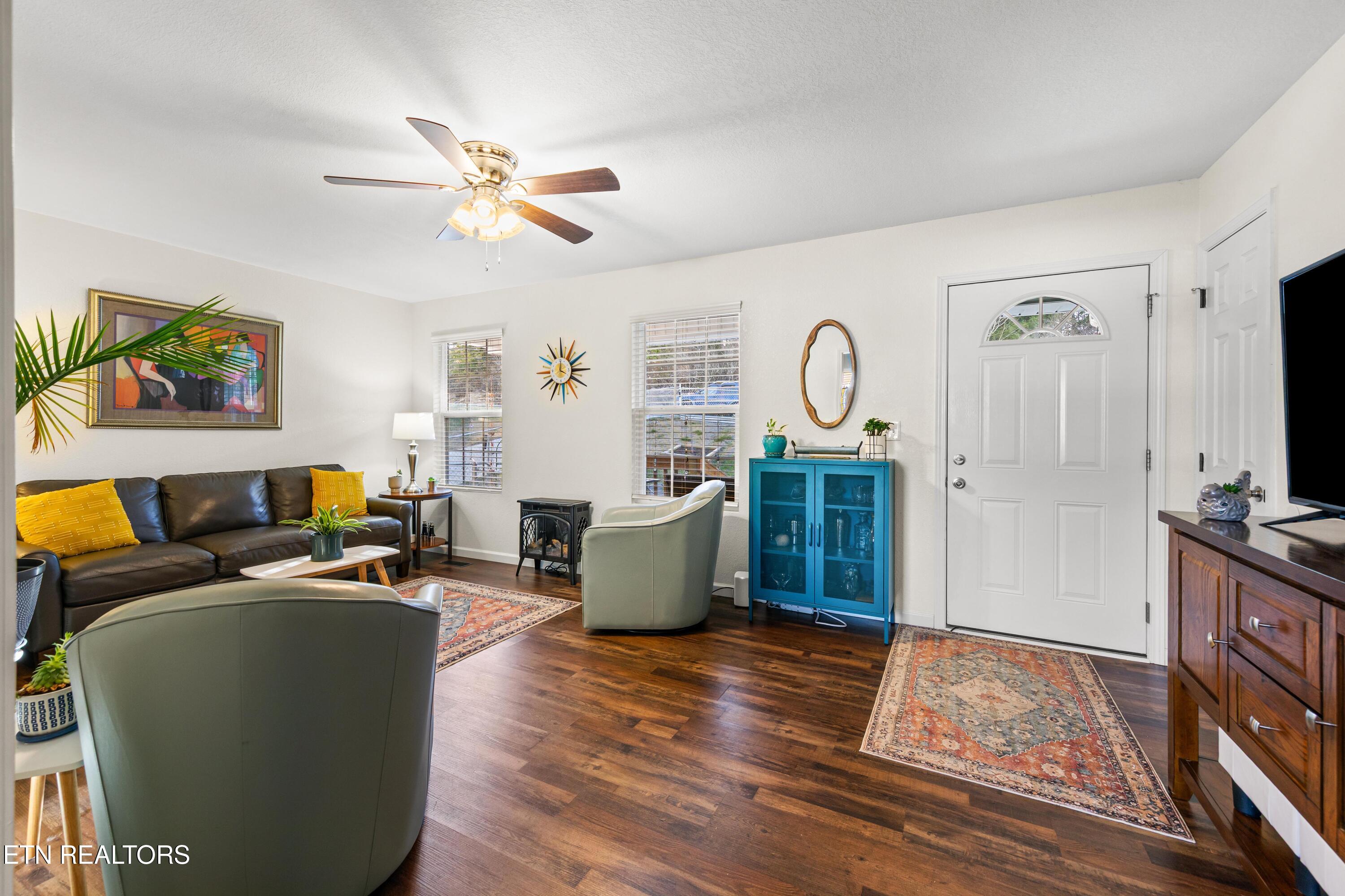 118 View Lane La Follette, TN 37766 - Photo 3 of 43 030A8974