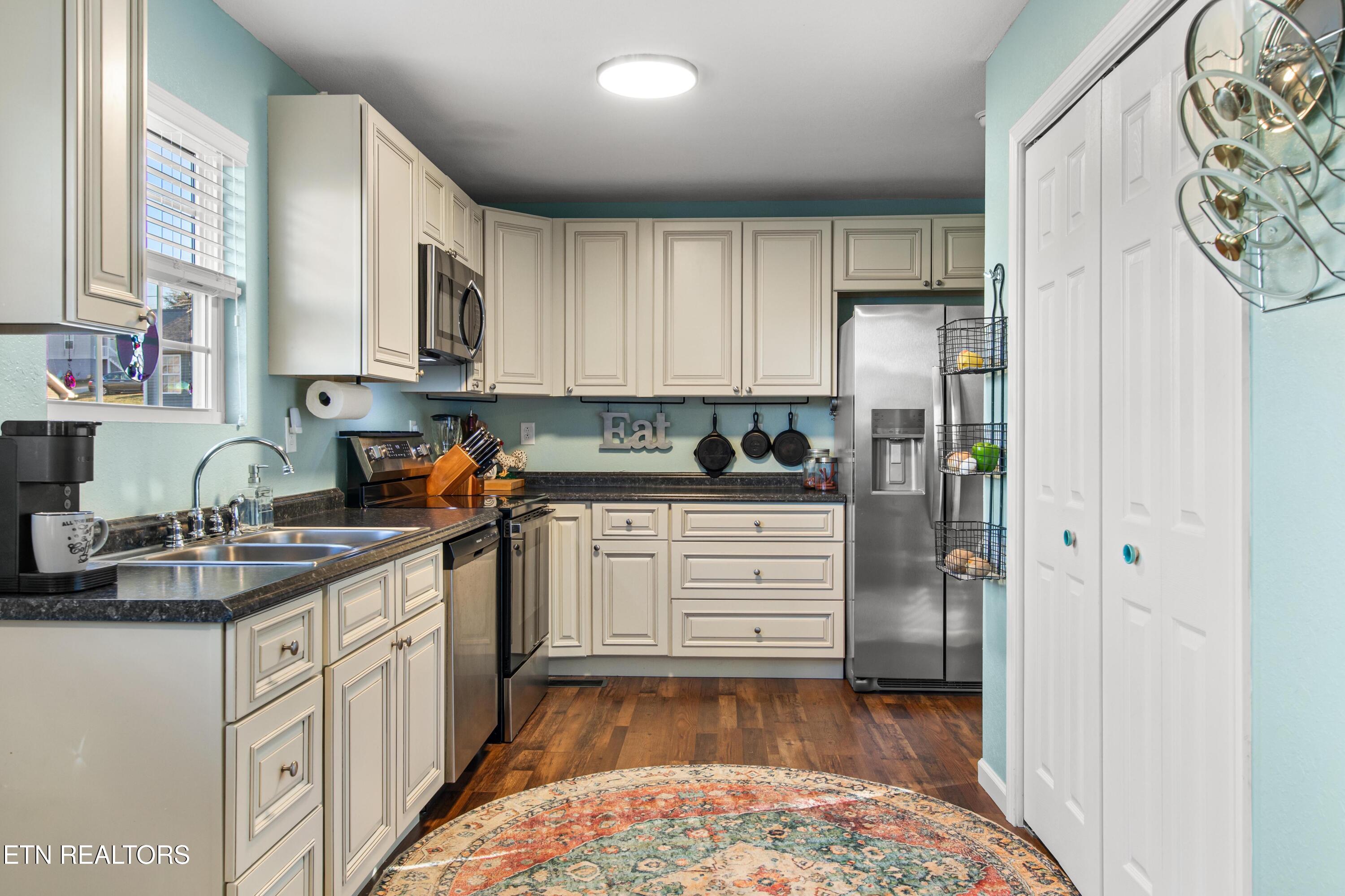 118 View Lane La Follette, TN 37766 - Photo 10 of 43 030A9092