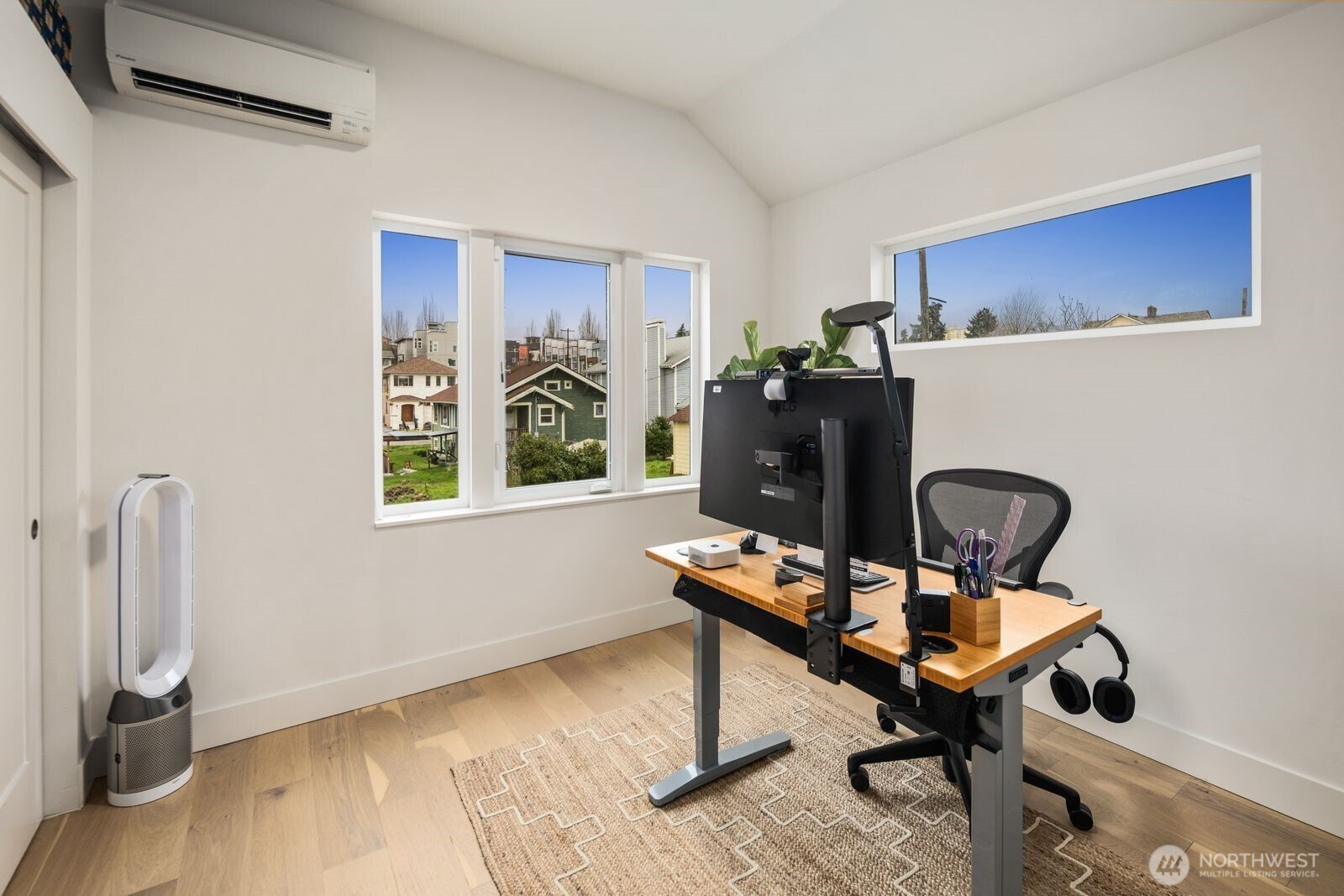 2211 17th Avenue South Seattle, WA 98144 - Photo 22 of 25 a workspace with furniture and window