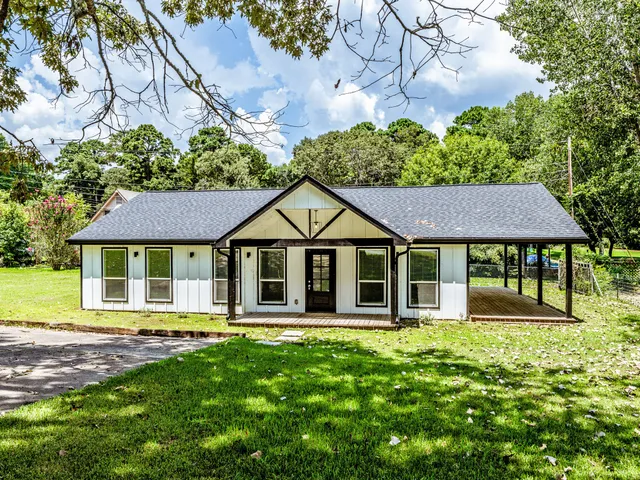 a view of a house with a yard and plants