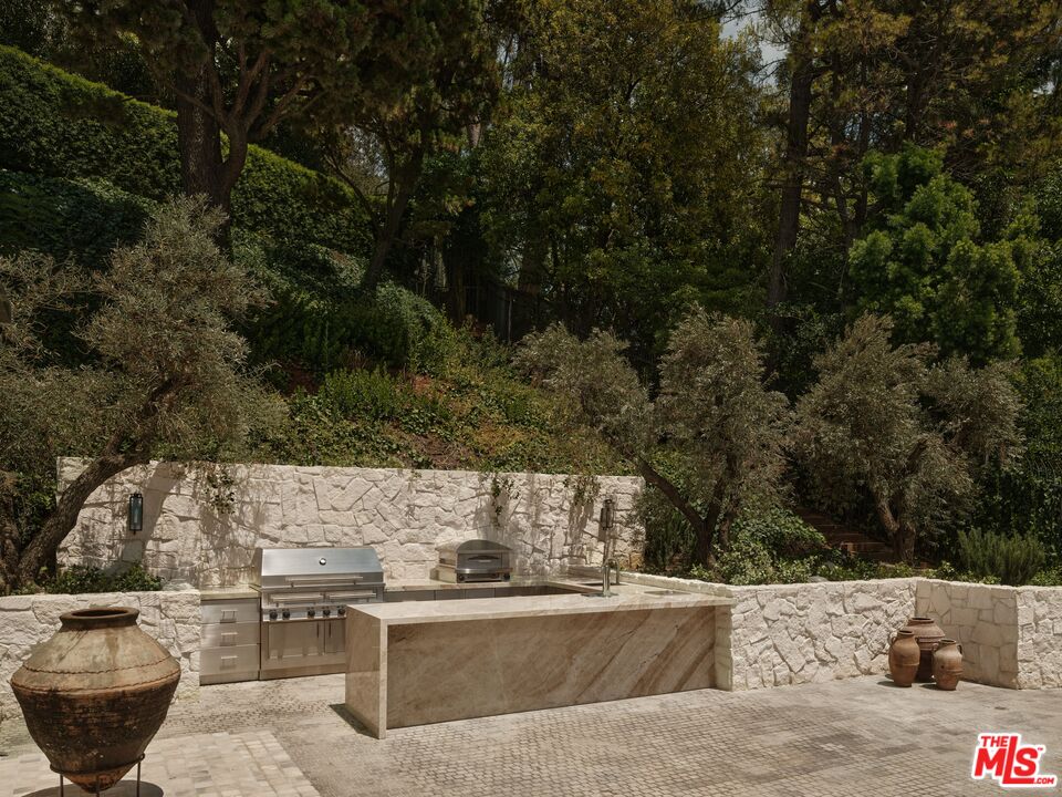 851 Strada Vecchia Road Los Angeles, CA 90077 - Photo 22 of 36 Gallery Image 22