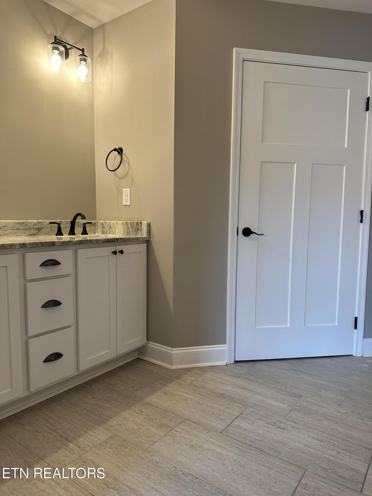 540 Henderson Road, Unit 33 Pigeon Forge, TN 37862 - Photo 28 of 53 Primary Bathroom
