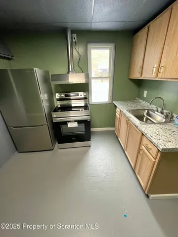 $800 | 258 Main Street, Unit 1, Dupont, PA 18641