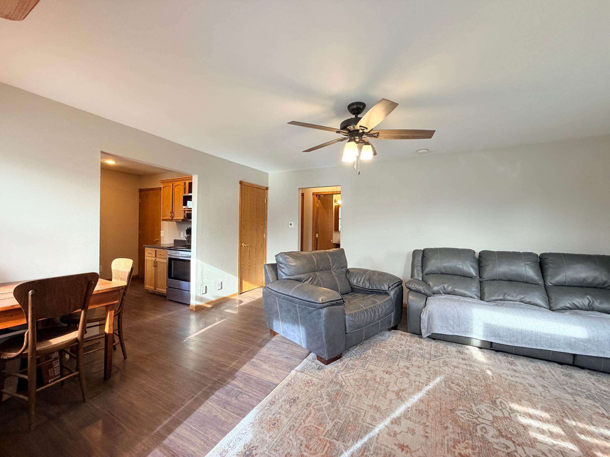 925 2nd Avenue Southwest Pipestone, MN 56164 - Photo 3 of 27