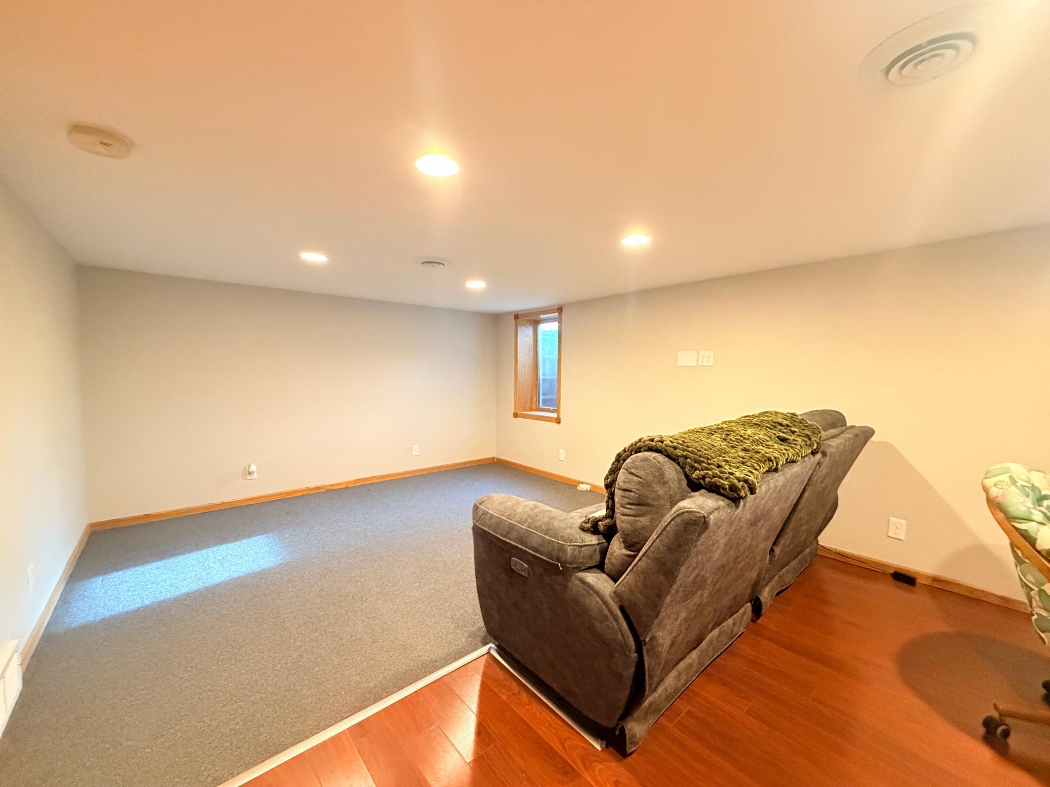 925 2nd Avenue Southwest Pipestone, MN 56164 - Photo 4 of 27