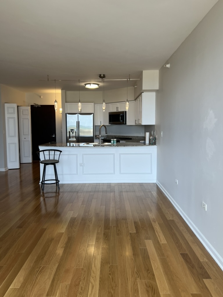 807 Davis Street, Unit 1308 Evanston, IL 60201 - Photo 4 of 16 a view of kitchen with sink microwave and refrigerator