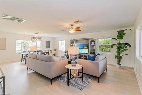 $949,000 | 1060 Cooper Drive, Naples, FL 34103