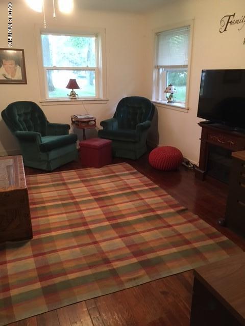 1603 Whitehall Road Muskegon, MI 49445 - Photo 24 of 47 living room