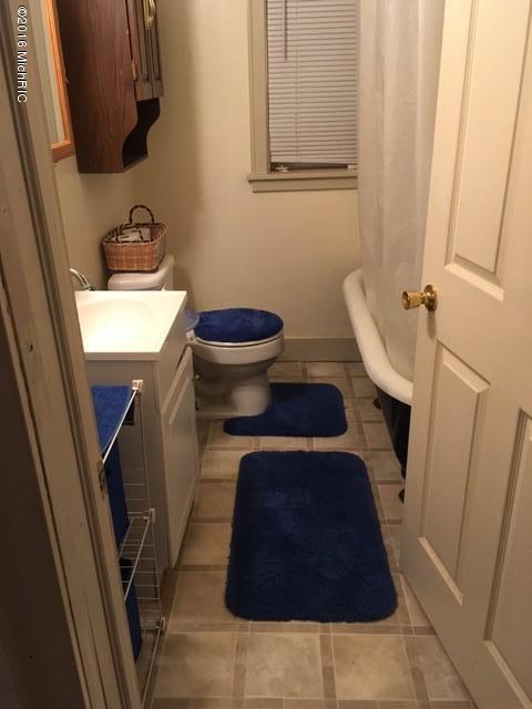 1603 Whitehall Road Muskegon, MI 49445 - Photo 25 of 47 bathroom