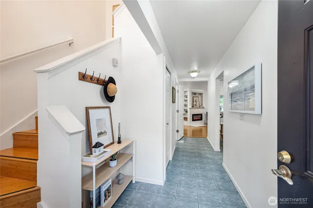 a view of livingroom with furniture