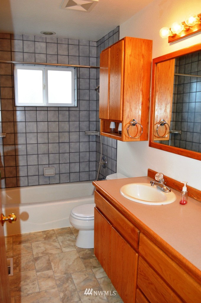 221 Wagner Road Kelso, WA 98626 - Photo 12 of 24 Gallery Image 12
