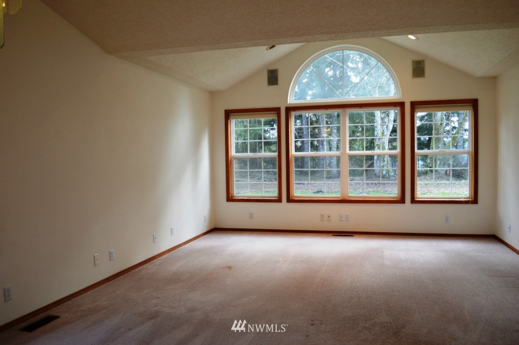 221 Wagner Road Kelso, WA 98626 - Photo 5 of 24 Gallery Image 5