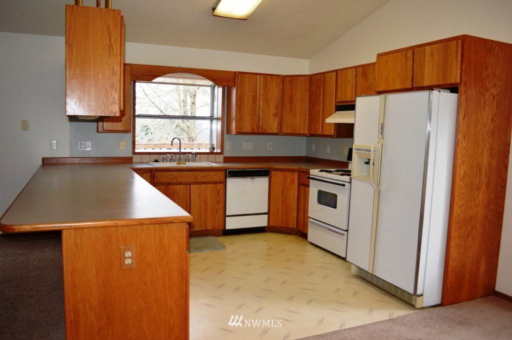 221 Wagner Road Kelso, WA 98626 - Photo 6 of 24 Gallery Image 6