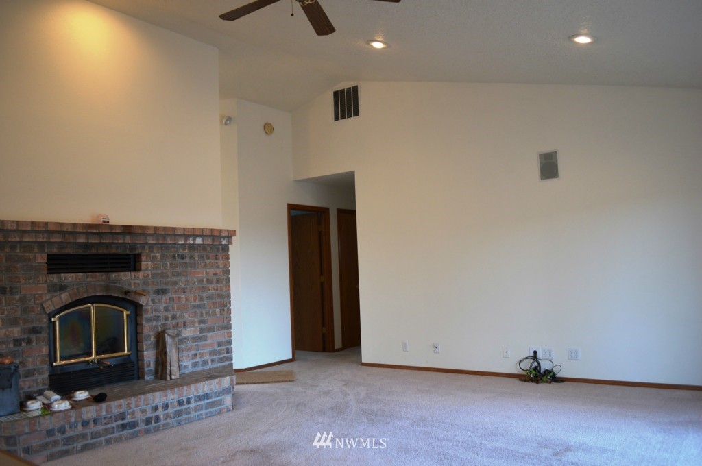 221 Wagner Road Kelso, WA 98626 - Photo 7 of 24 Gallery Image 7
