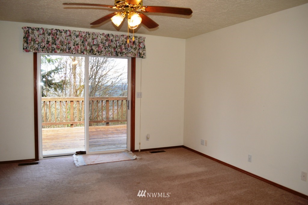 221 Wagner Road Kelso, WA 98626 - Photo 8 of 24 Gallery Image 8