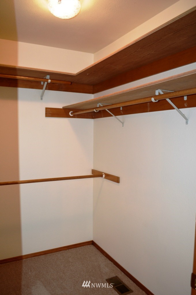 221 Wagner Road Kelso, WA 98626 - Photo 10 of 24 Gallery Image 10