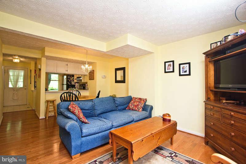 1655 Poplar Grove Drive Reston, VA 20194 - Photo 8 of 26 Living Room