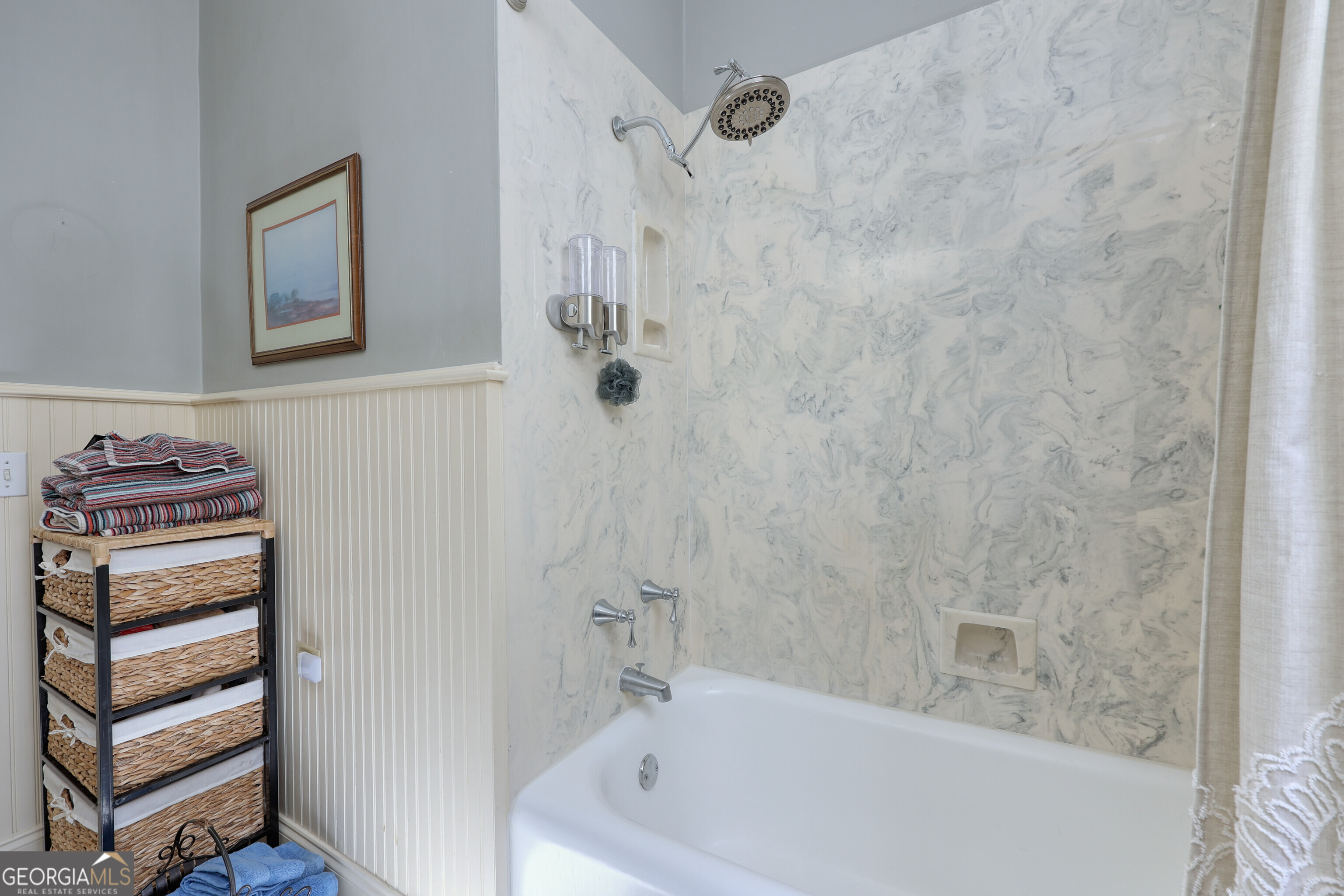 1007 4th Avenue West Point, GA 31833 - Photo 33 of 69 a bathroom with a bathtub