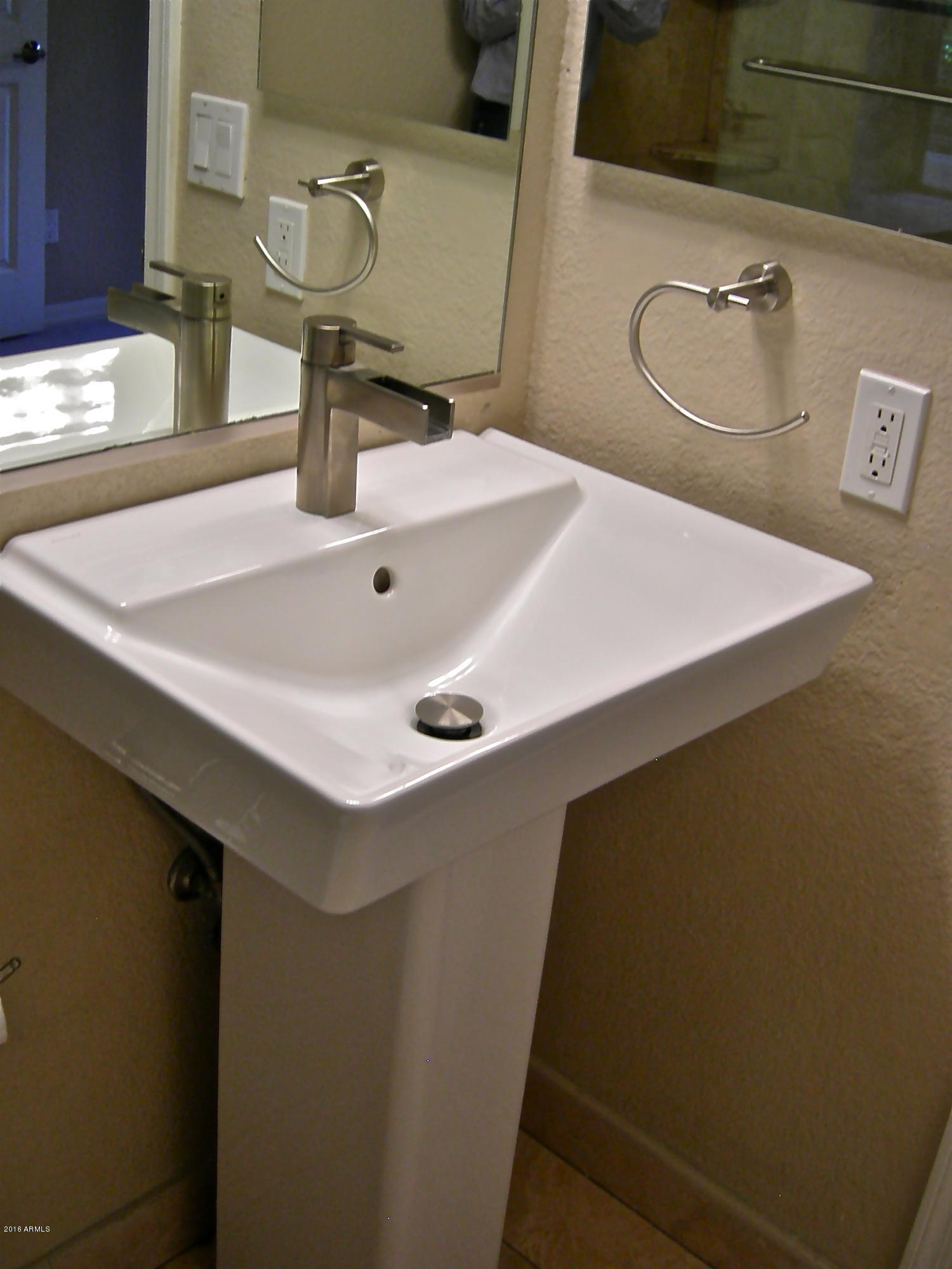 3235 East Camelback Road, Unit 213 Phoenix, AZ 85018 - Photo 27 of 43 Pedestal sink
