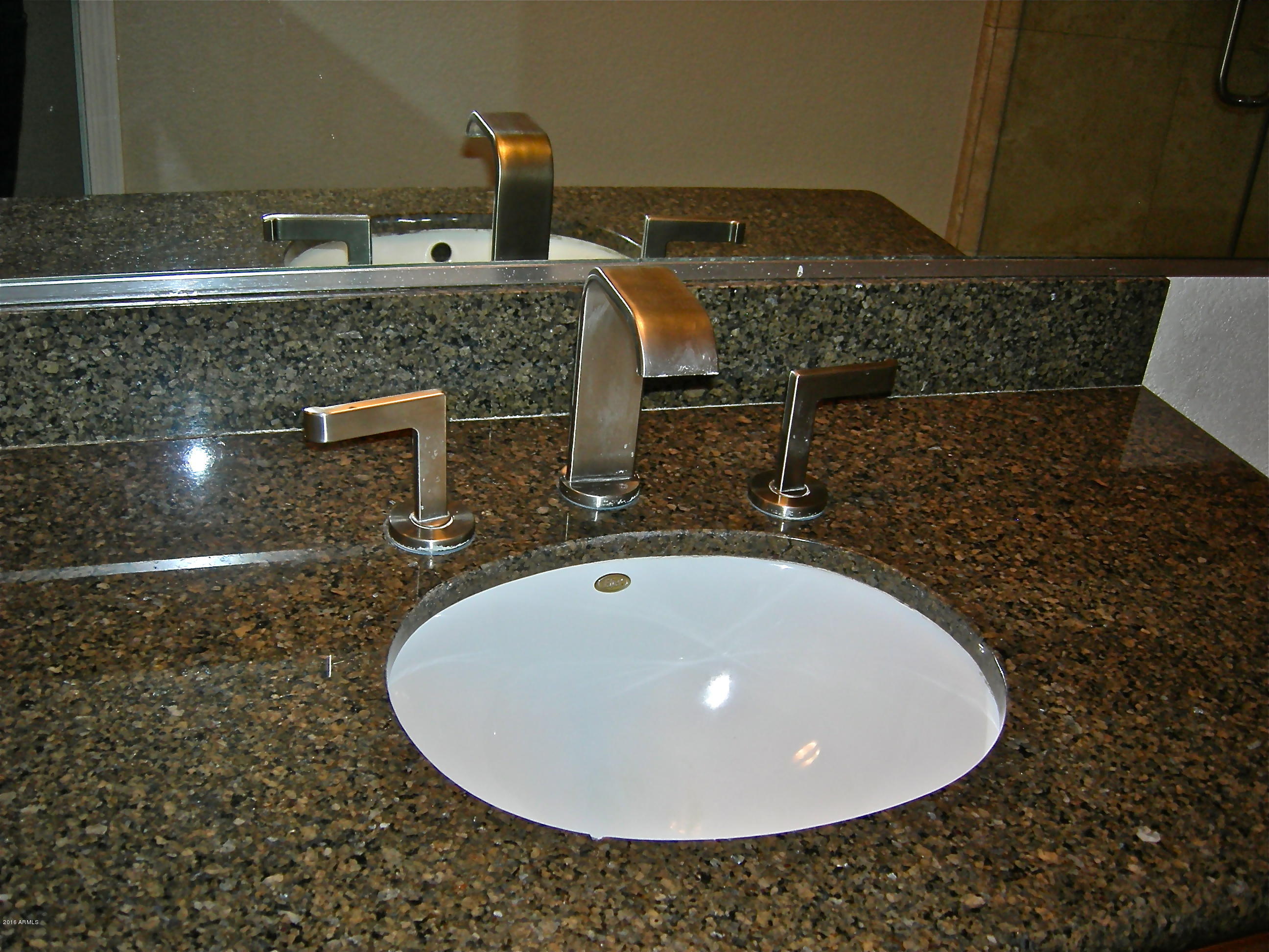 3235 East Camelback Road, Unit 213 Phoenix, AZ 85018 - Photo 30 of 43 Hall bathroom's detailing
