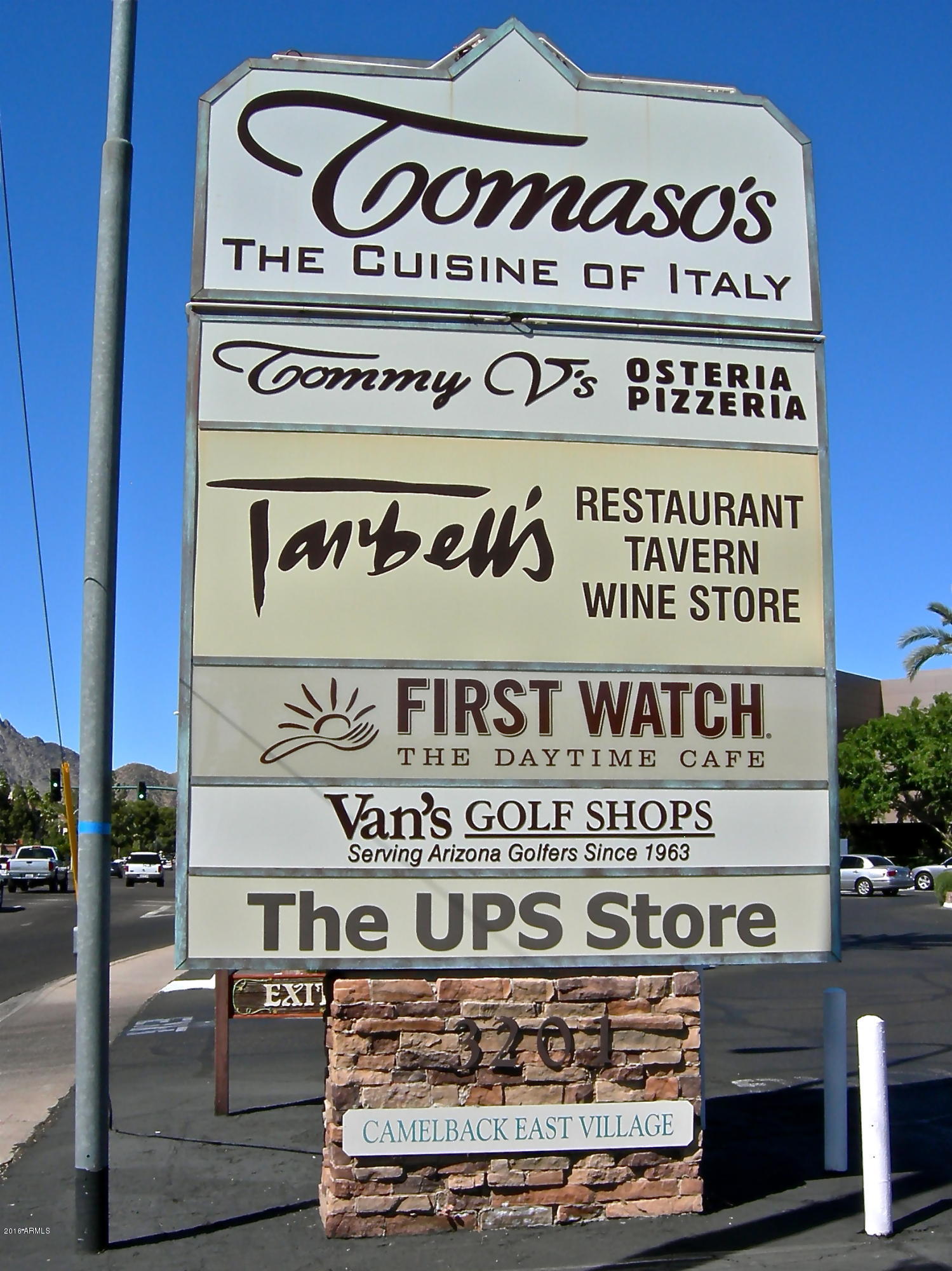 3235 East Camelback Road, Unit 213 Phoenix, AZ 85018 - Photo 35 of 43 Dine/Shop within a 1-Block Walk