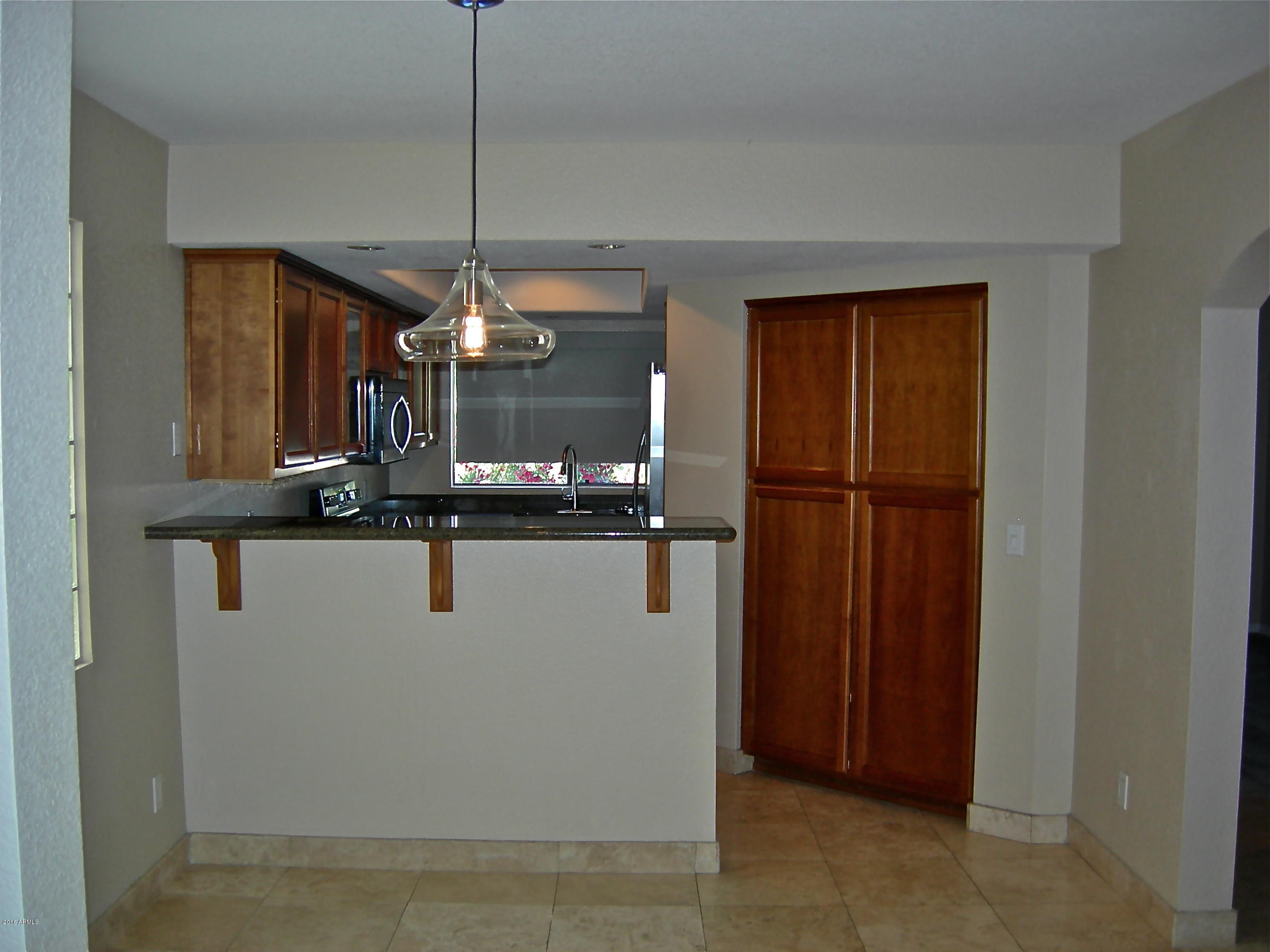3235 East Camelback Road, Unit 213 Phoenix, AZ 85018 - Photo 9 of 43 Breakfast Bar
