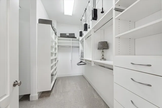 a view of entryway and kitchen