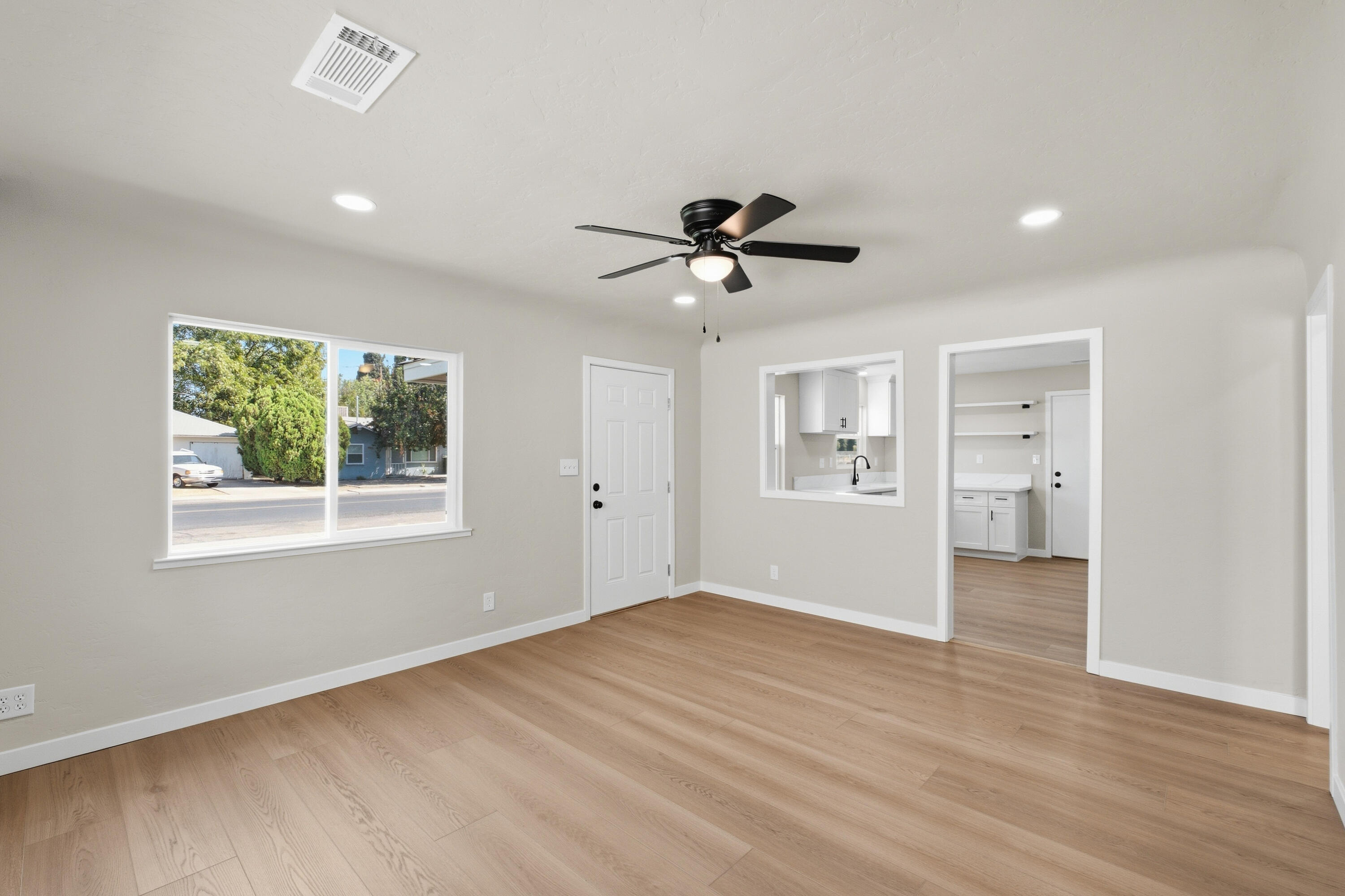 811 North Rinaldi Street Visalia, CA 93291 - Photo 8 of 35 811 N Rinaldi St. Visalia-08