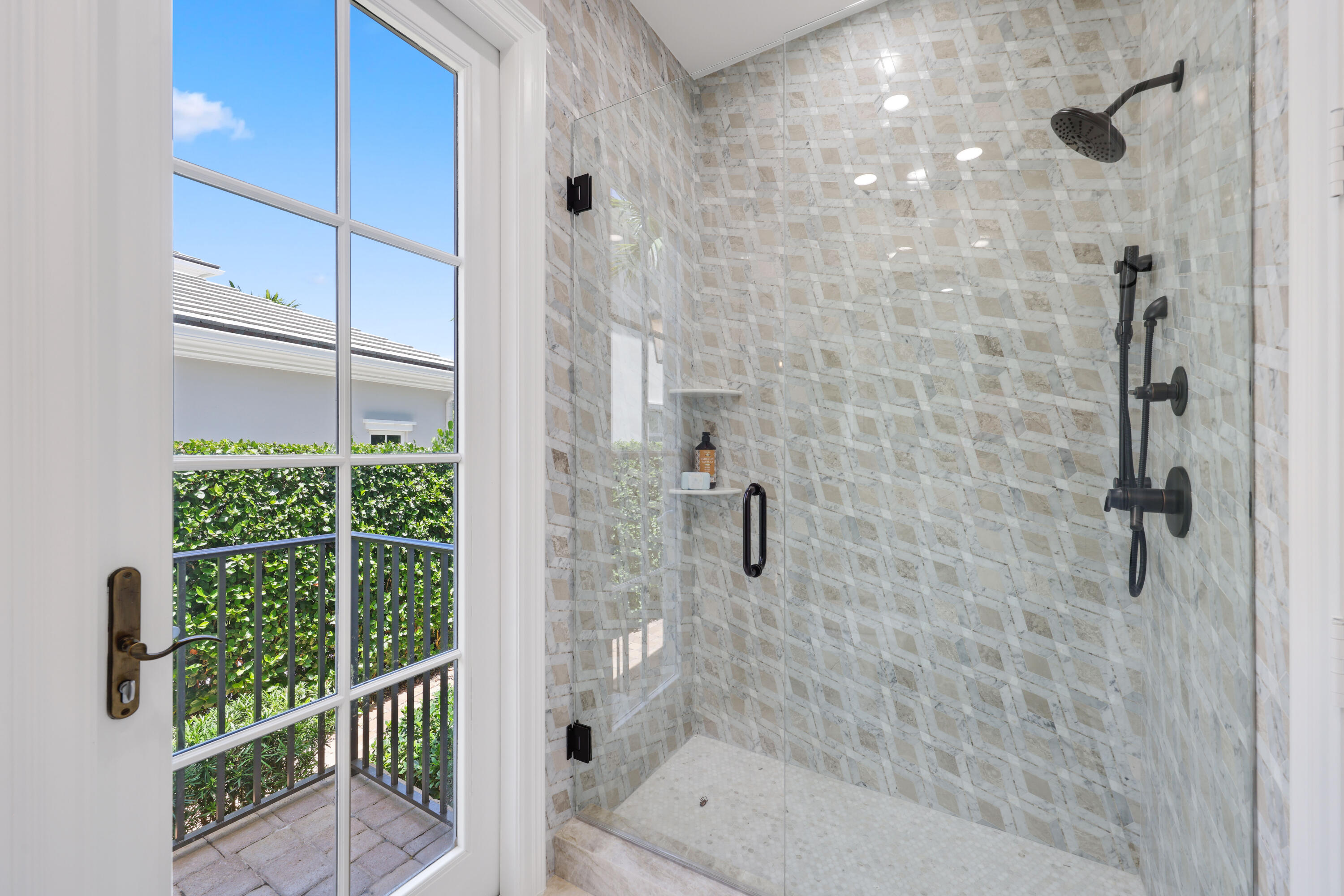 723 Marble Way Boca Raton, FL 33432 - Photo 37 of 89 Guest Suite Bathroom