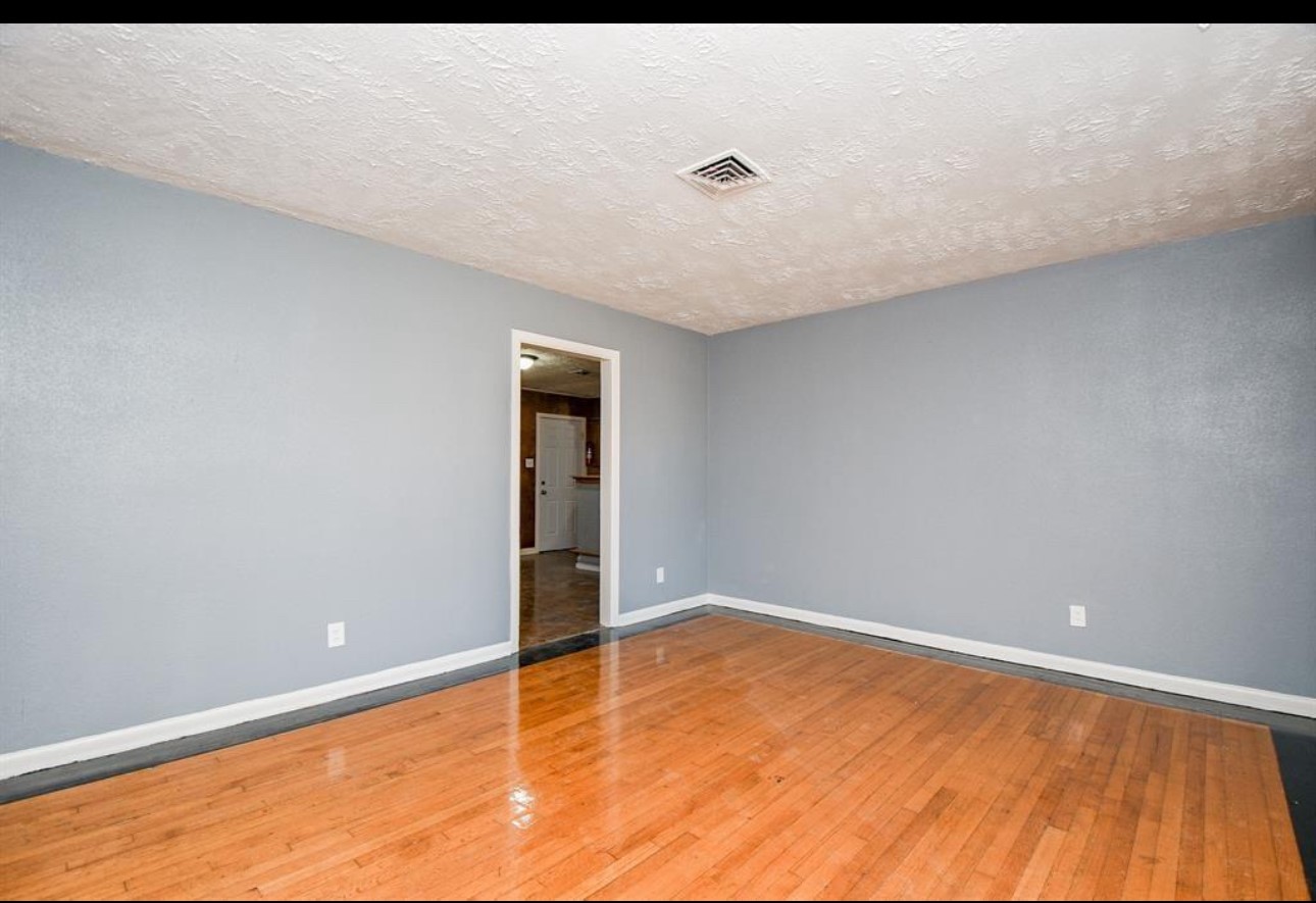 5510 Ricky Street Houston, TX 77033 - Photo 6 of 19