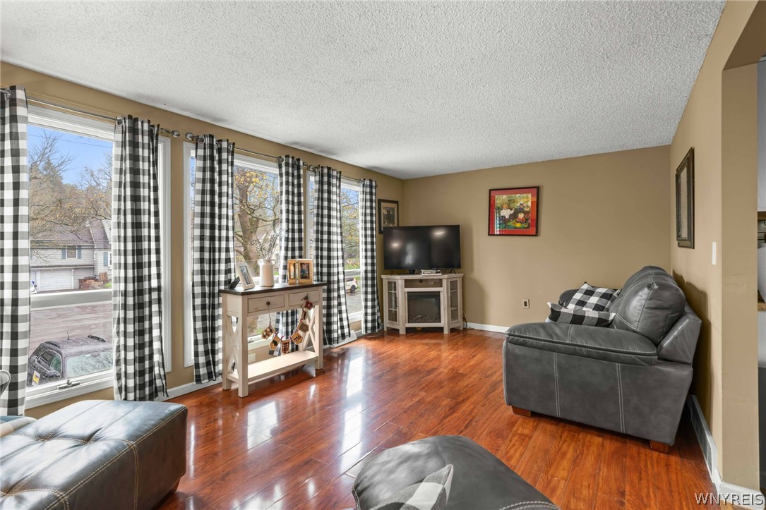 342 Allendale Road West Seneca, NY 14224 - Photo 3 of 31