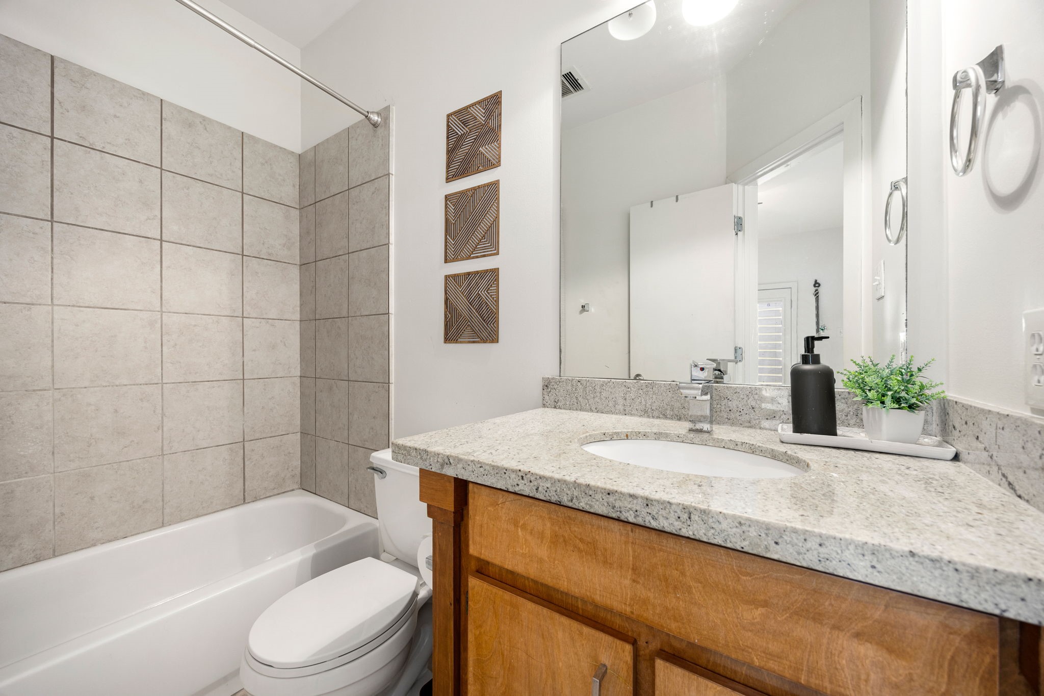2106 Holman Street, Unit B Houston, TX 77004 - Photo 7 of 23