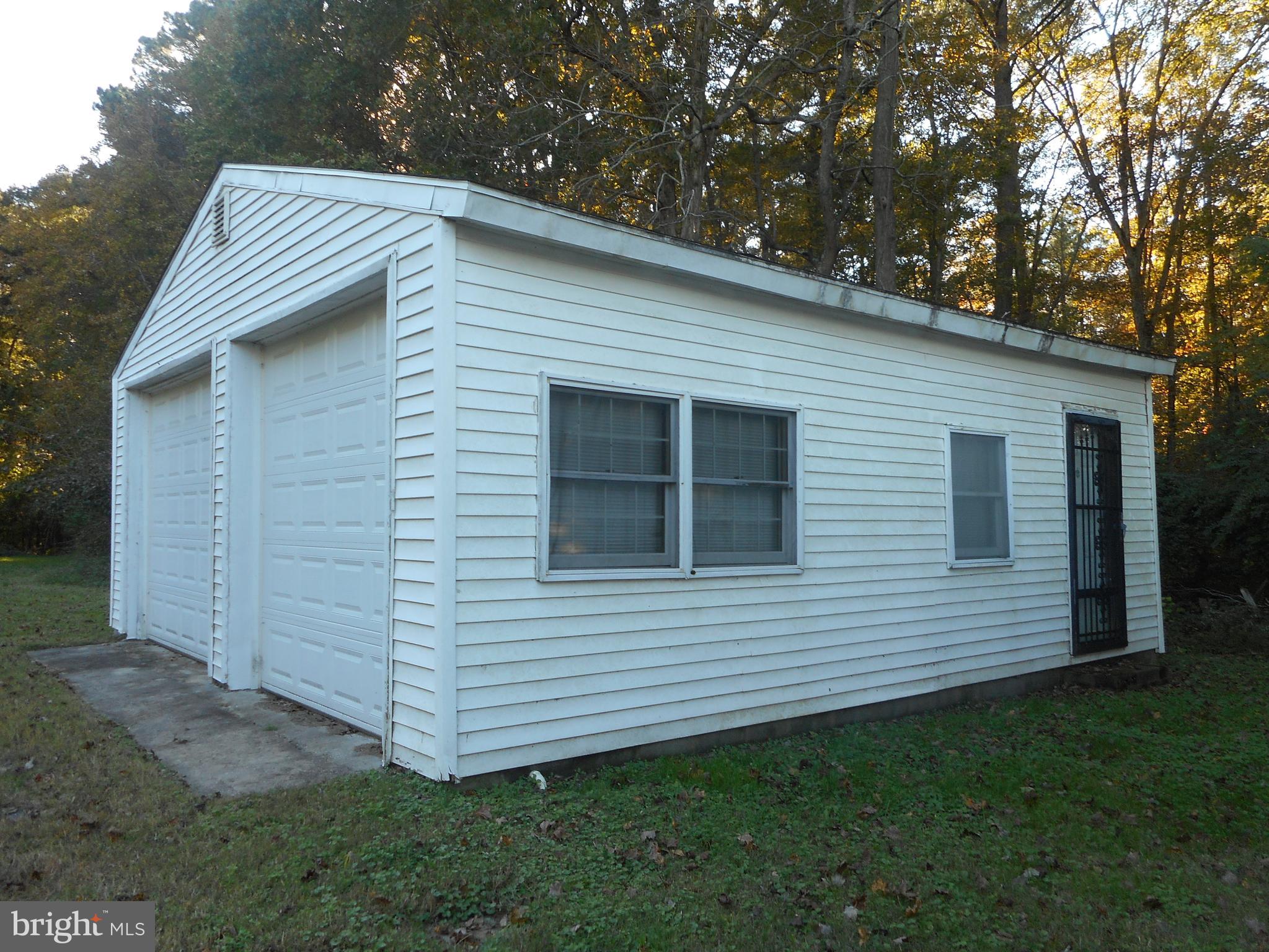 5348 Aireys Road Cambridge, MD 21613 - Photo 8 of 10 Garage