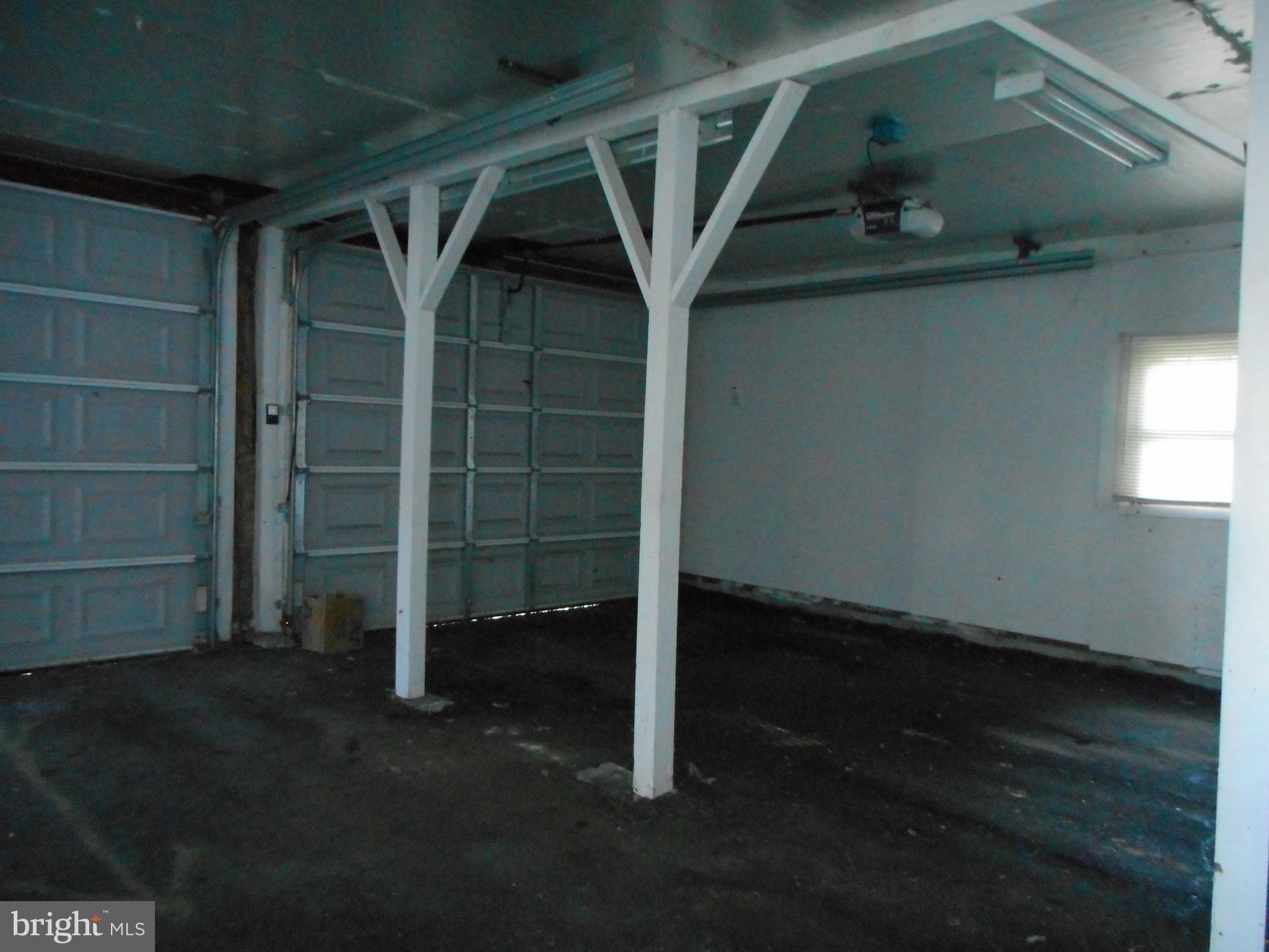 5348 Aireys Road Cambridge, MD 21613 - Photo 9 of 10 Interior Garage