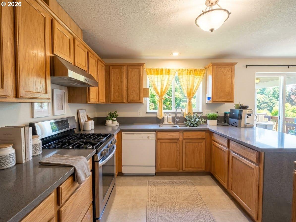 5115 Southeast 140th Place Portland, OR 97236 - Photo 8 of 23