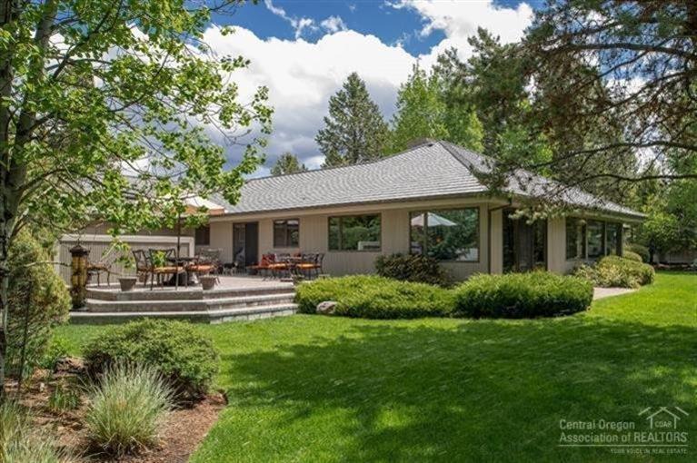 8 North Course Lane Sunriver, OR 97707 - Photo 20 of 24 Classic outdoor living includes patio an
