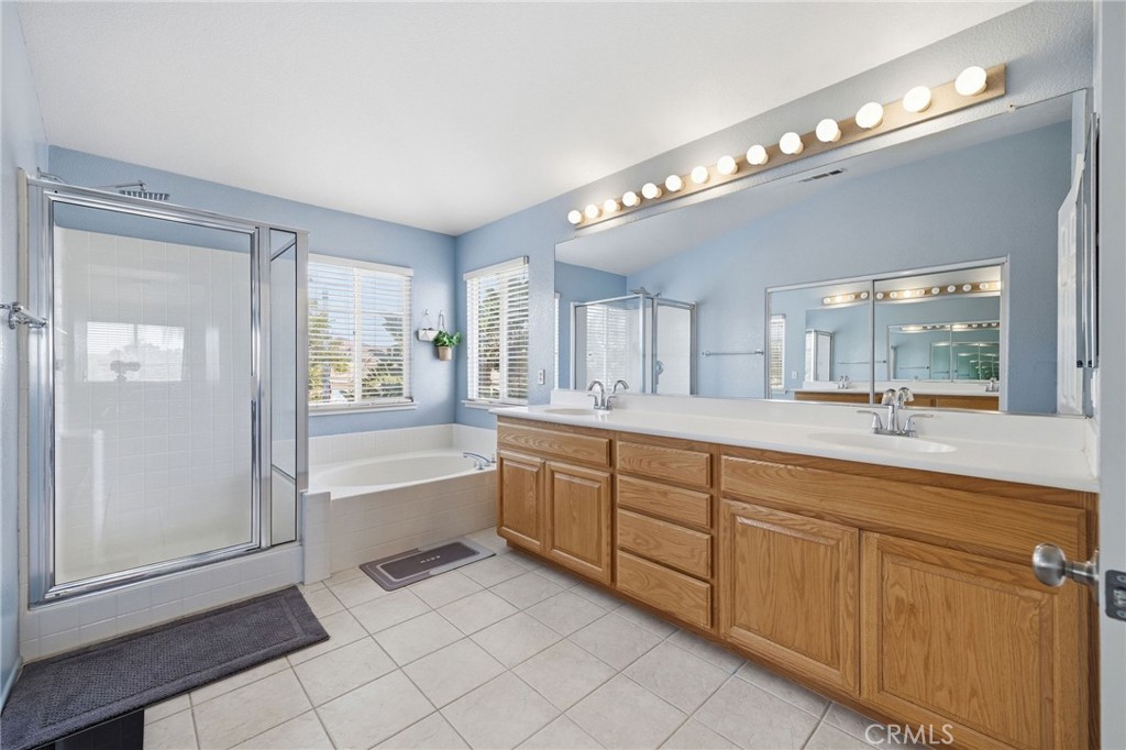 963 Cornerstone Way Corona, CA 92878 - Photo 20 of 41 Primary Bathroom