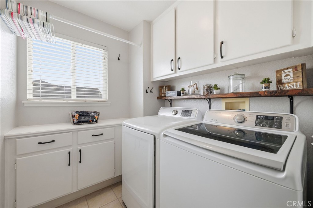 963 Cornerstone Way Corona, CA 92878 - Photo 28 of 41 2nd Level Laundry Room