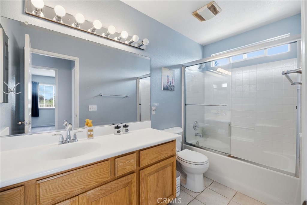 963 Cornerstone Way Corona, CA 92878 - Photo 29 of 41 2nd Level Full Bathroom